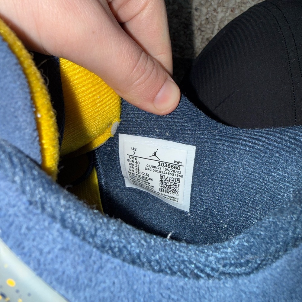 Jordan 4 Retro “University of Michigan” - Picture 5 of 7